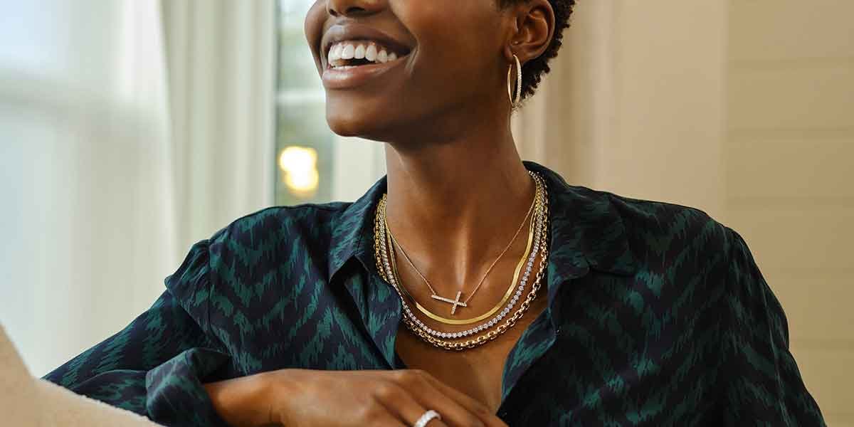 Creative-Ways-to-Incorporate-Mixed-Metals-Jewelry-Into-Your-Wardrobe