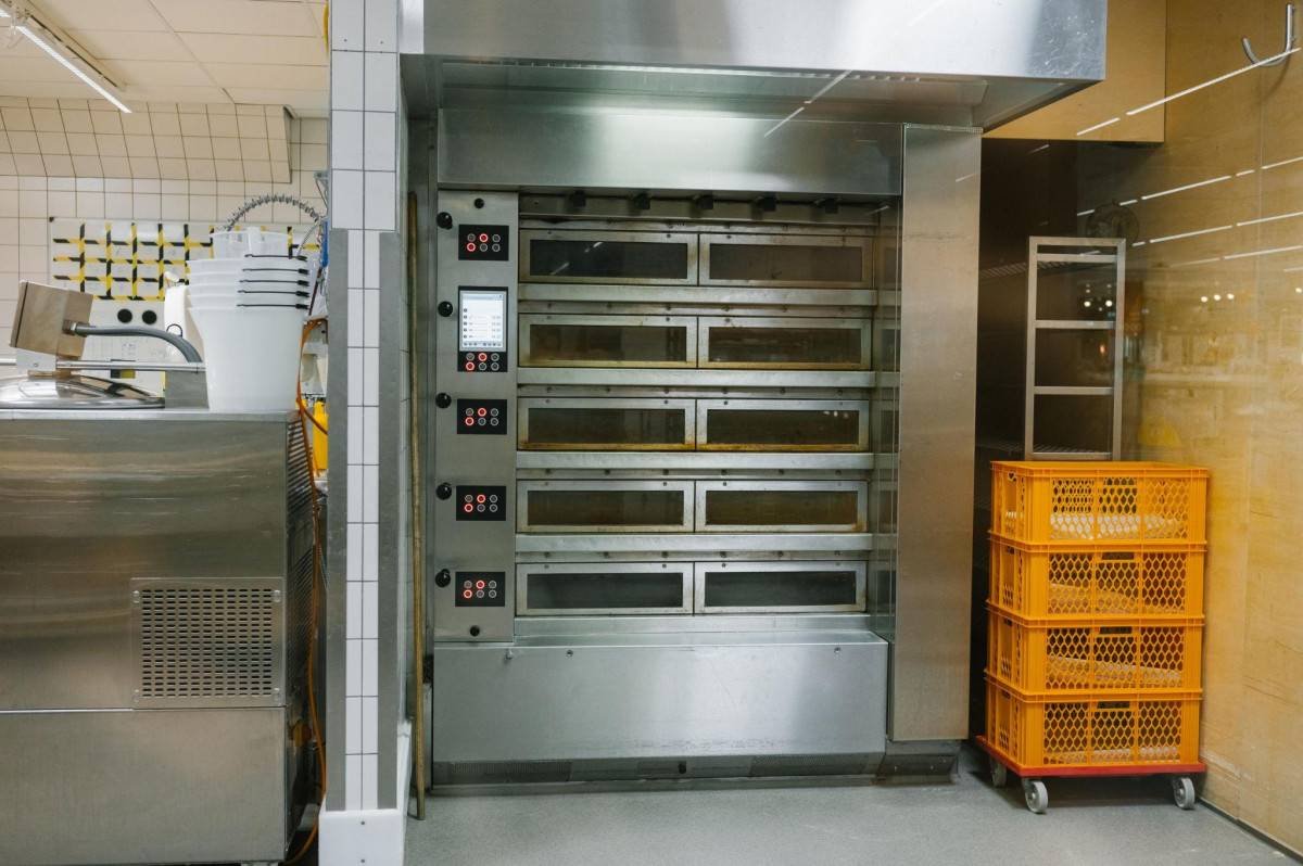 how-industrial-bakery-ovens-improve-efficiency-in-1
