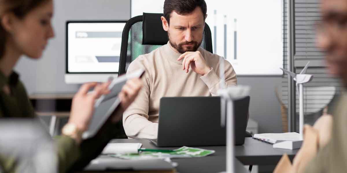 How Screen Sharing to Business Displays Works