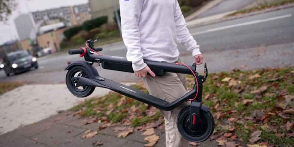 Why Electric Scooters Are Winning Over E-Bike Riders (And What That Means for You)